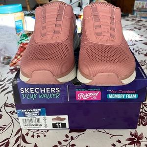 Sketchers d lux walkers. Size 11. Calm aura  color is rose